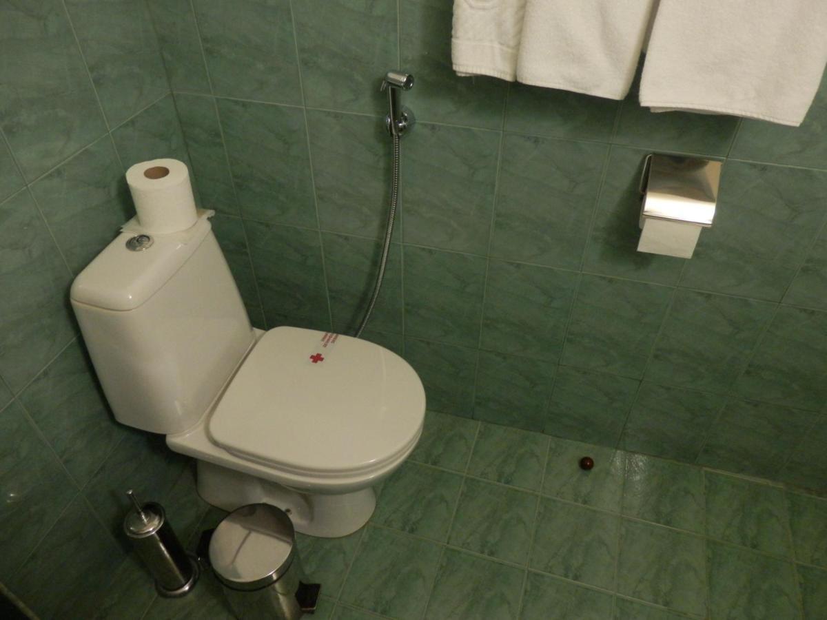 Семеен Хотел Роза Kazanlŭk Exteriör bild